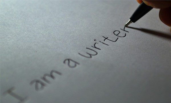 writer-605764_640-2